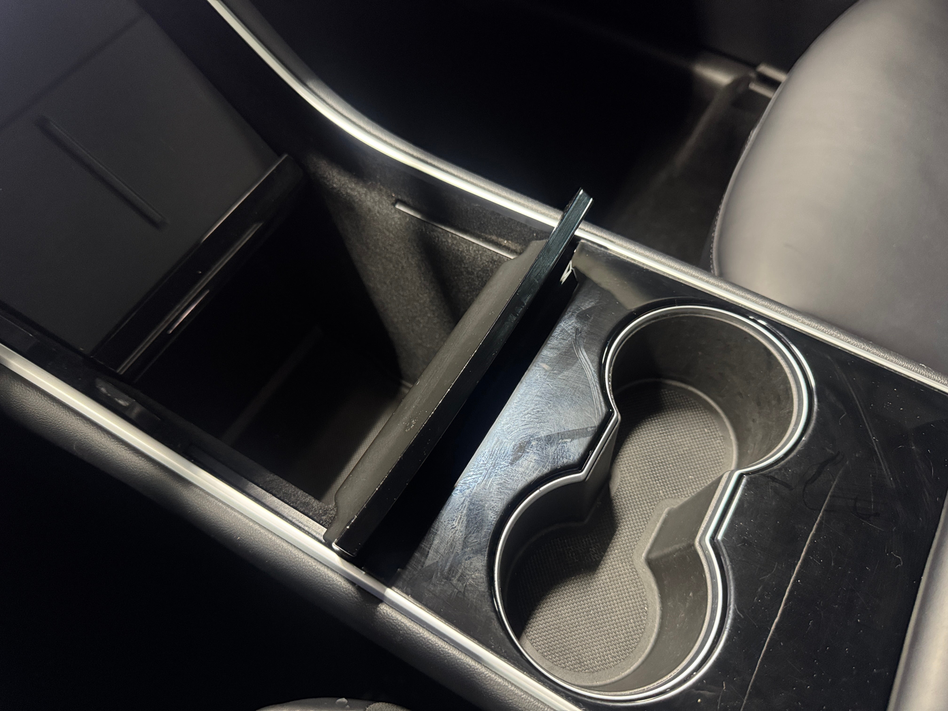 tesla model y 2020 5YJYGDEE0LF042197 image tesla model y 2020 5YJYGDEE0LF042197 image